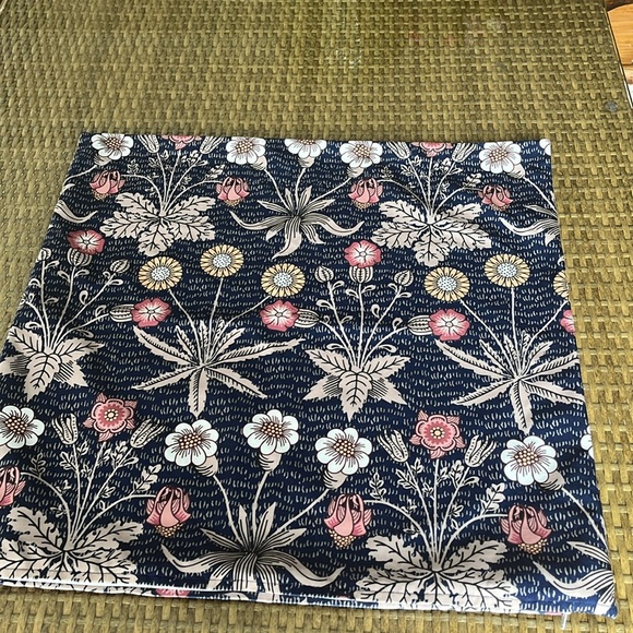 William Morris 24” Pillow Cover - Picture 1 of 4